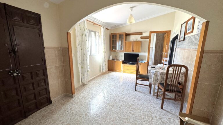 CASA REFORMADA DE 2 DORMITORIOS CON PATIO Y TERRAZA EN VÉLEZ-MÁLAGA