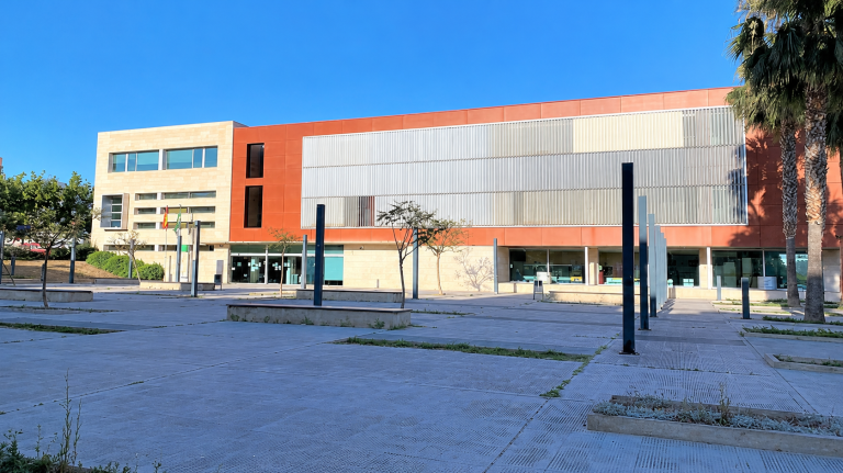 CHALET ADOSADO EN LA ZONA DE REÑIDERO