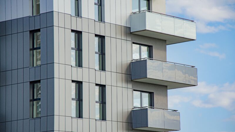 La nueva normativa de vivienda frena algunas compraventas: qué deben saber los propietarios y compradores